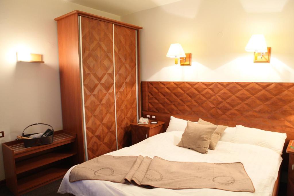 Plasma Hotel Tripoli Rum bild