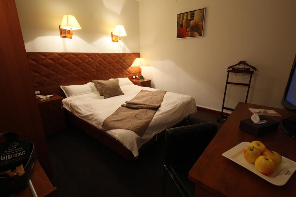 Plasma Hotel Tripoli Rum bild