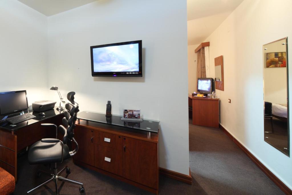 Plasma Hotel Tripoli Rum bild