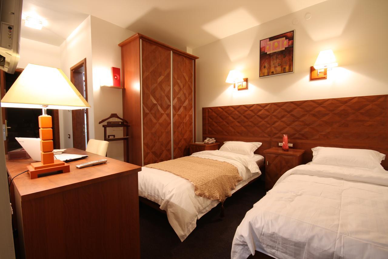 Plasma Hotel Tripoli Exteriör bild