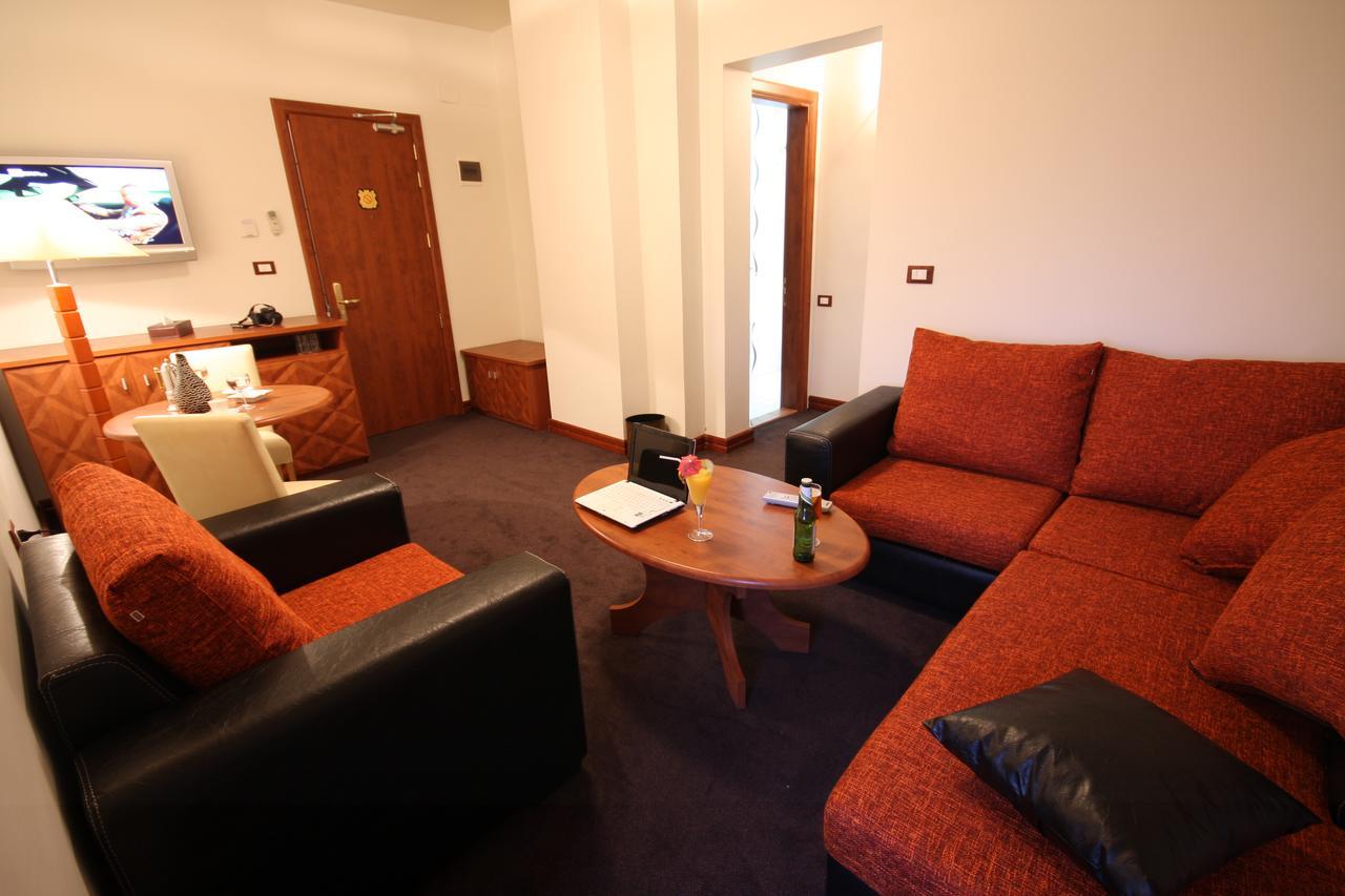 Plasma Hotel Tripoli Exteriör bild